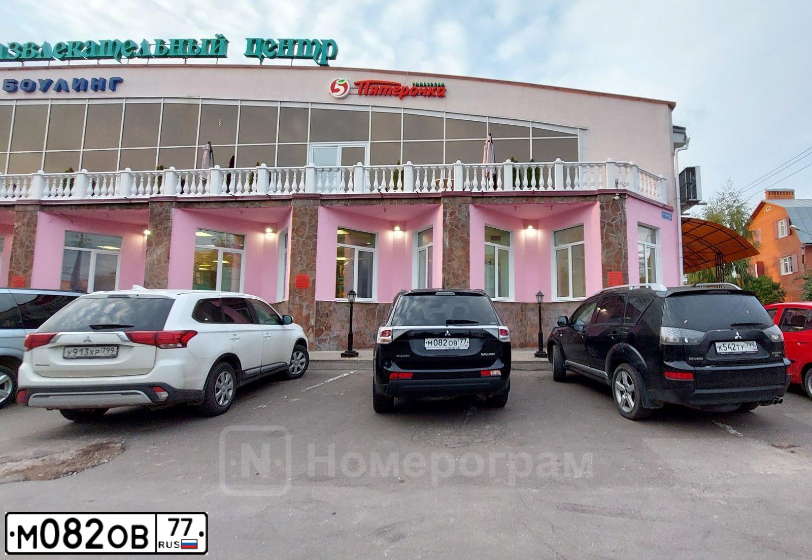 Фото автомобиля MITSUBISHI OUTLANDER, 2012 — госномер М082ОВ77. Цвет: ЧЕРНЫЙ