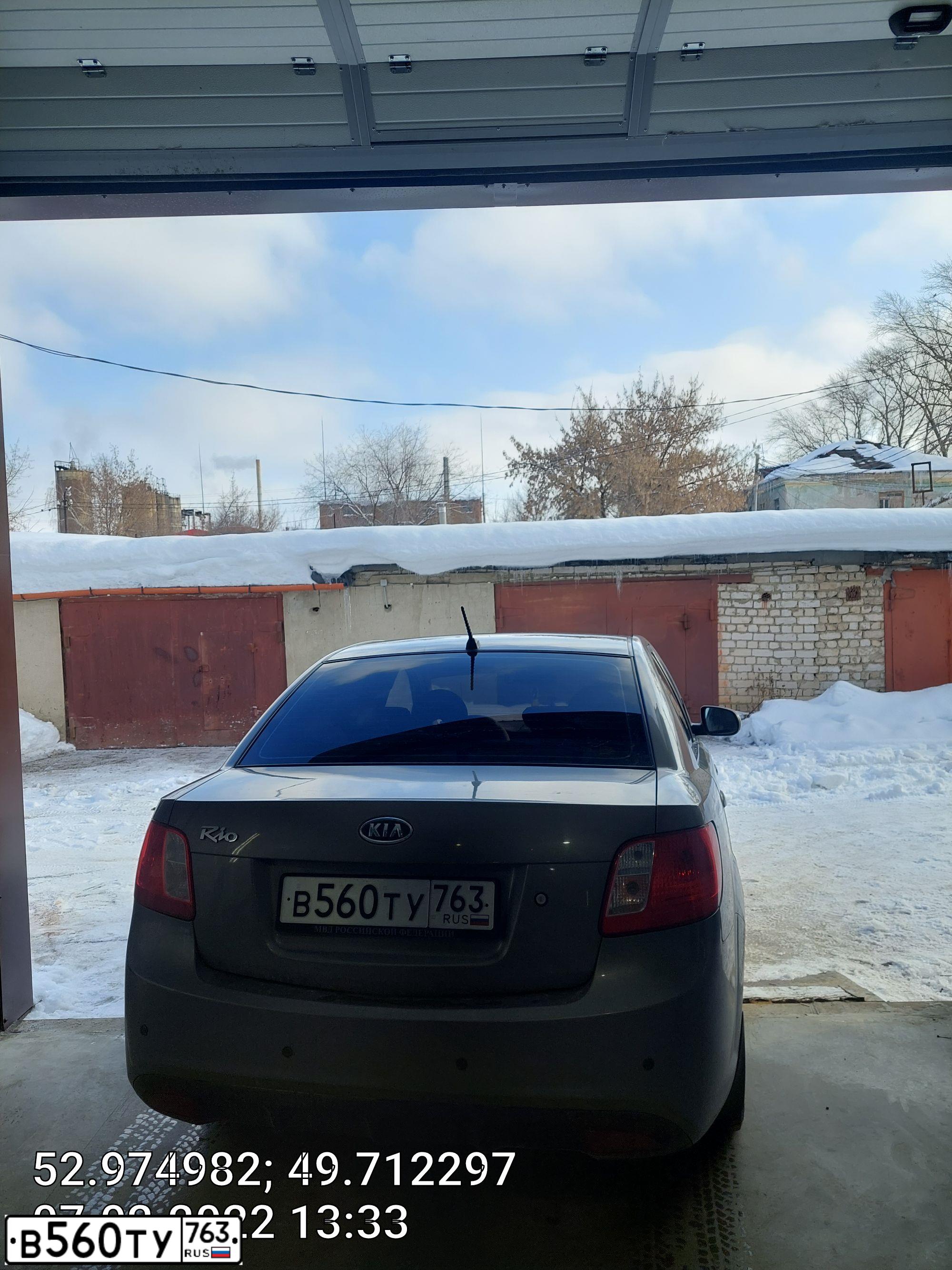 Фото автомобиля KIA RIO, 2009 — госномер В560ТУ763. Цвет: СЕРЫЙ