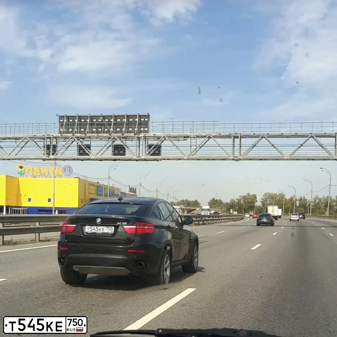 Фото автомобиля BMW X6, 2013 — госномер Т545КЕ750. Цвет: ЧЕРНЫЙ