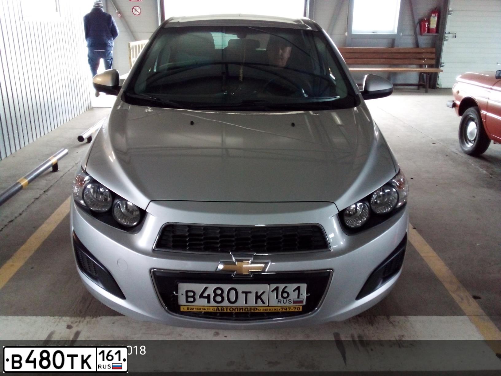 Фото автомобиля CHEVROLET AVEO, 2013 — госномер В480ТК161. Цвет: СЕРЕБРИСТЫЙ МЕТАЛЛИК