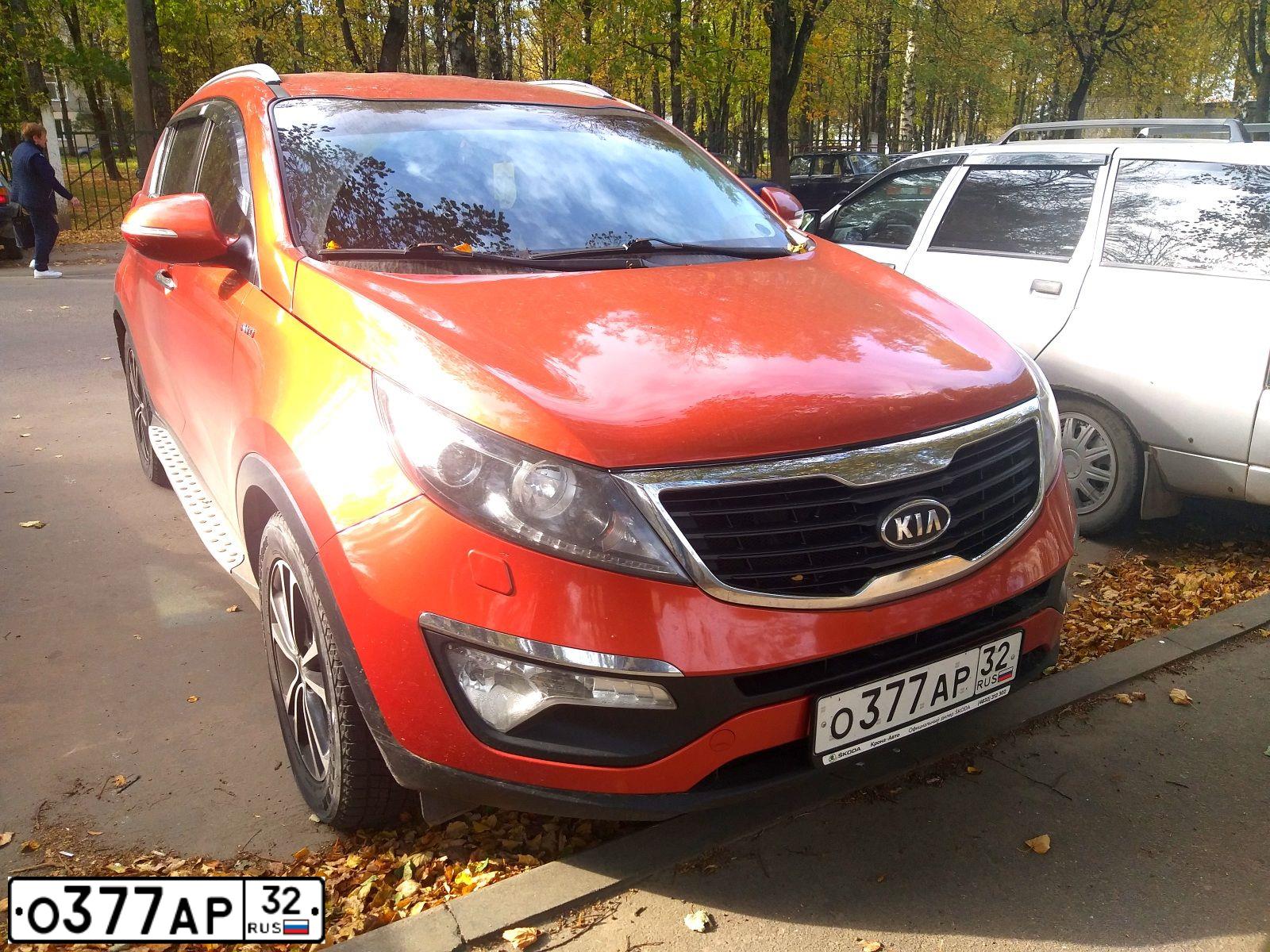 Фото автомобиля KIA SPORTAGE, 2011 — госномер О377АР32. Цвет: Оранжевый