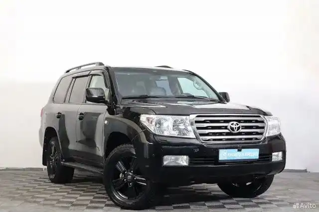 Фото автомобиля TOYOTA LANDCRUISER 200, 2008 — госномер Р435ХМ72. Цвет: ЧЕРНЫЙ