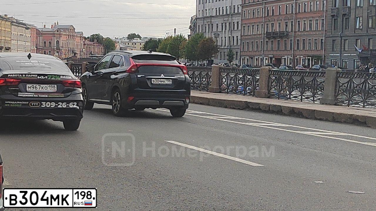 Фото автомобиля MITSUBISHI ECLIPSE CROSS, 2018 — госномер В304МК198. Цвет: ЧЕРНЫЙ