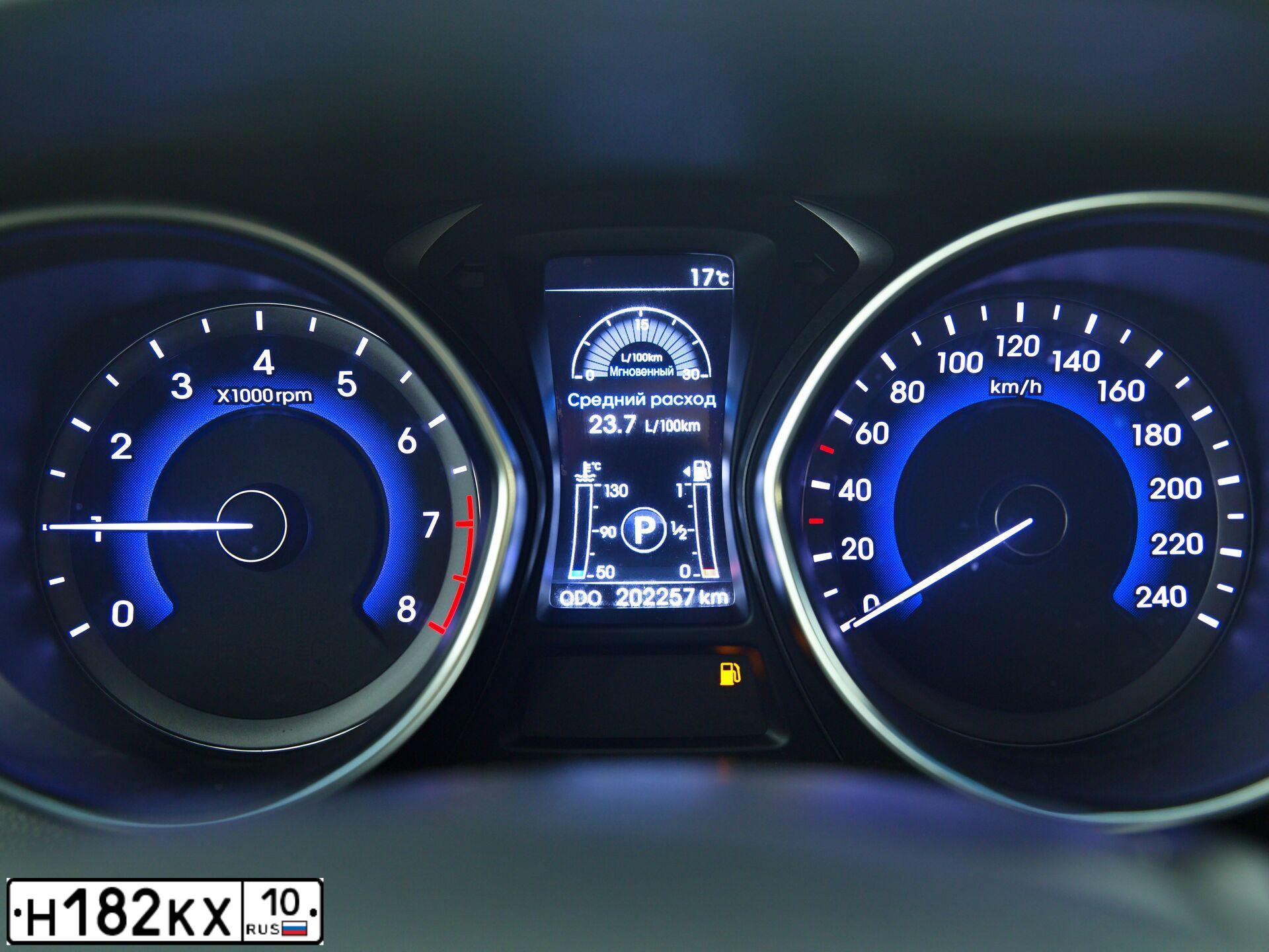Фото автомобиля HYUNDAI I30, 2012 — госномер Н766АС550. Цвет: Белый