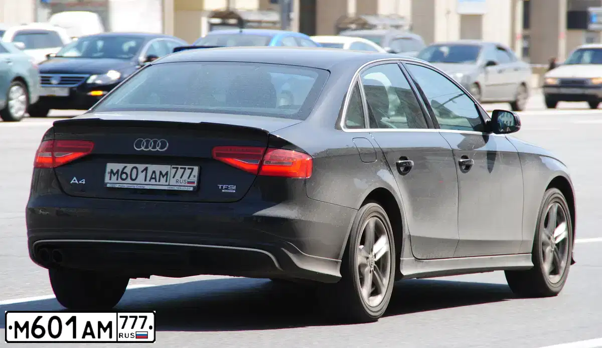 Фото автомобиля AUDI A4, 2013 — госномер М601АМ777. Цвет: ЧЕРНЫЙ