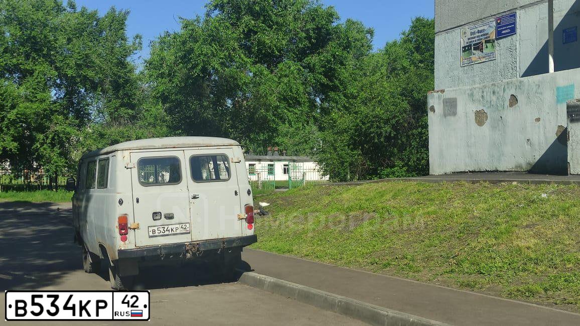Фото автомобиля UAZ 3962, 2001 — госномер В534КР42. Цвет: БЕЛАЯ НОЧЬ