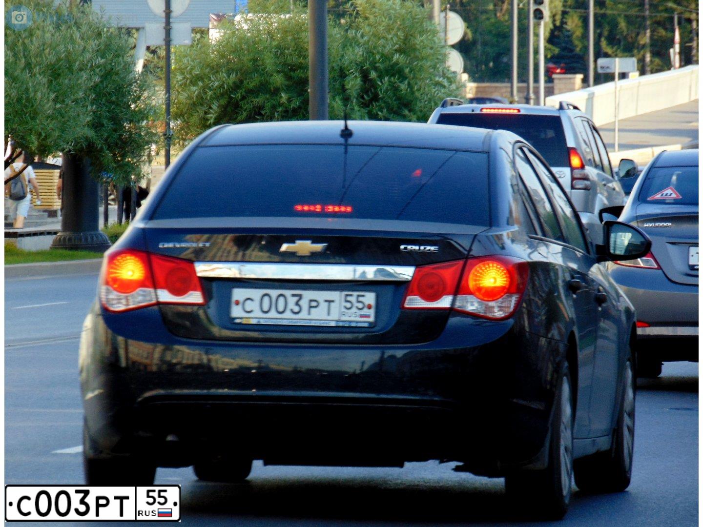 Фото автомобиля CHEVROLET CRUZE, 2012 — госномер С003РТ55. Цвет: ЧЕРНЫЙ