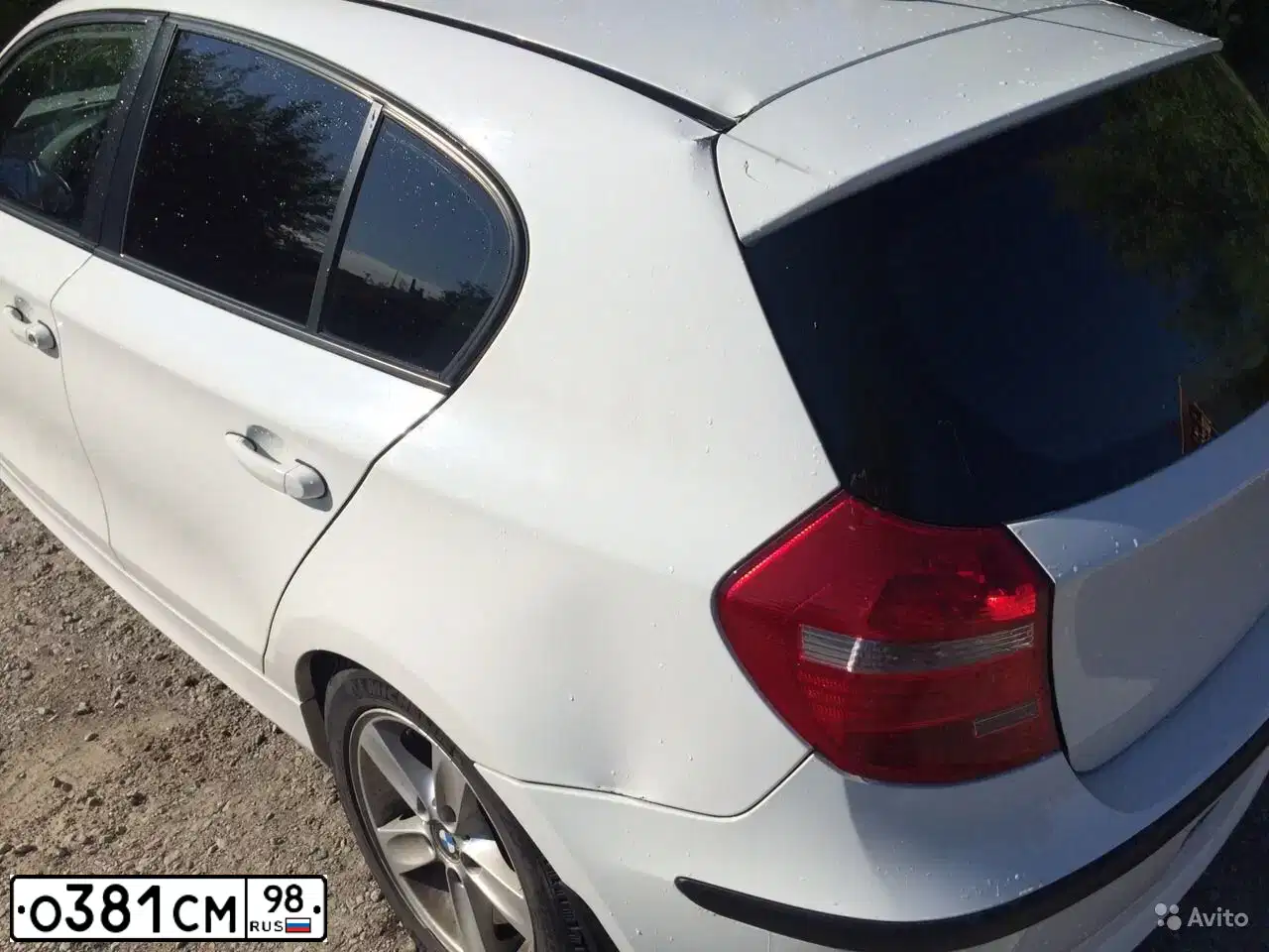 Фото автомобиля BMW SERIE 1, 2009 — госномер К100ЕТ10. Цвет: БЕЛЫЙ