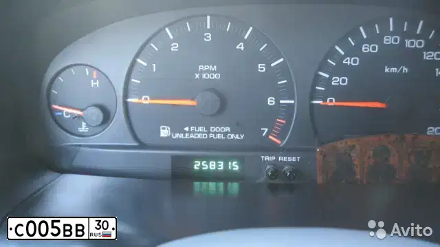 Фото автомобиля DODGE RAM, 1998 — госномер С005ВВ30. Цвет: БЕЛЫЙ