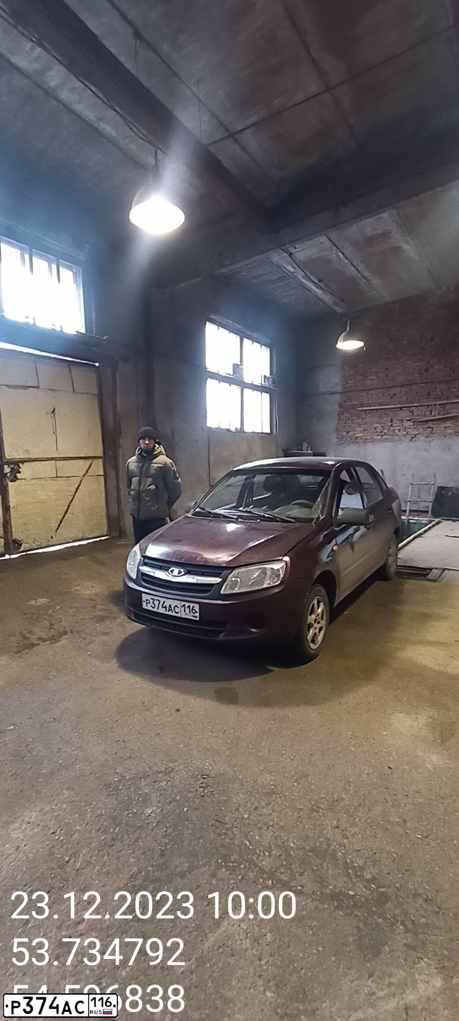 Фото автомобиля LADA 2190 GRANTA, 2012 — госномер Р705УО152. Цвет: ТЕМНО-ВИШНЕВЫЙ