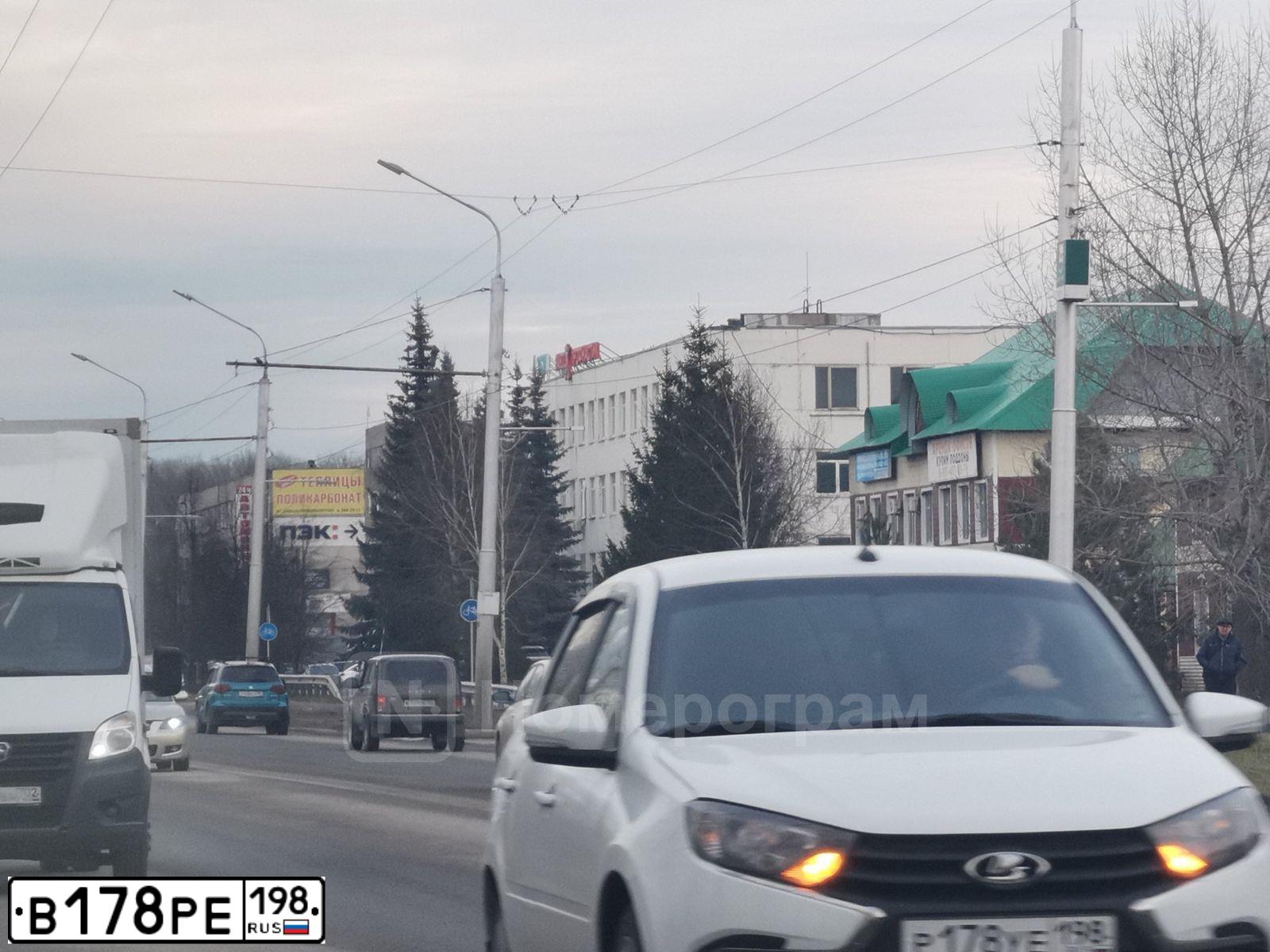 Фото автомобиля AUDI Q7, 2006 — госномер В178РЕ198. Цвет: ЧЕРНЫЙ