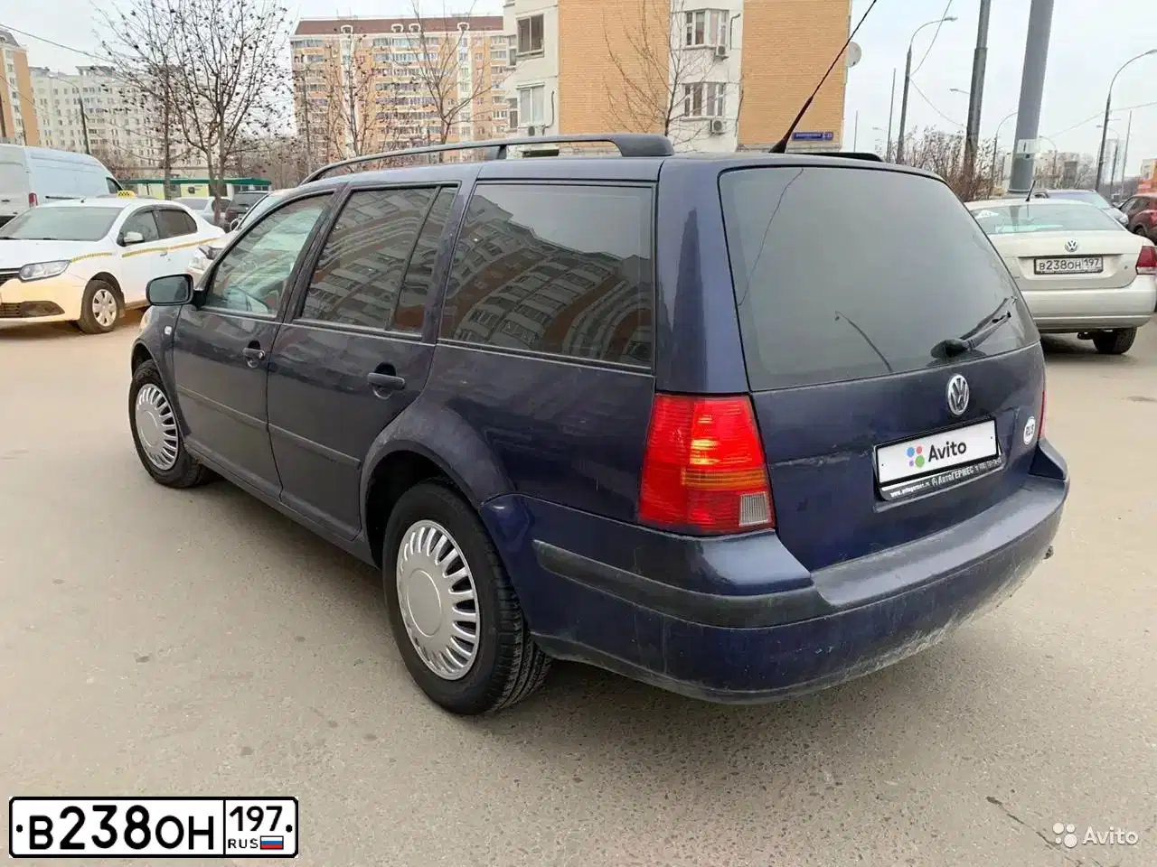 Фото автомобиля VOLKSWAGEN POLO, 2011 — госномер В238ОН197. Цвет: СЕРЕБРИСТО-ЖЕЛТЫЙ