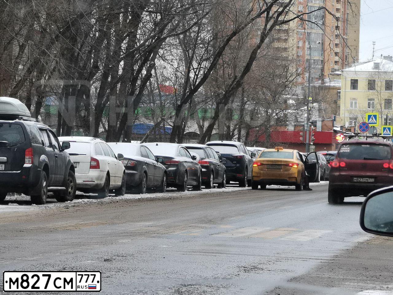 Фото автомобиля VOLKSWAGEN TIGUAN, 2009 — госномер М001МА152. Цвет: ТЕМНО-КРАСНЫЙ