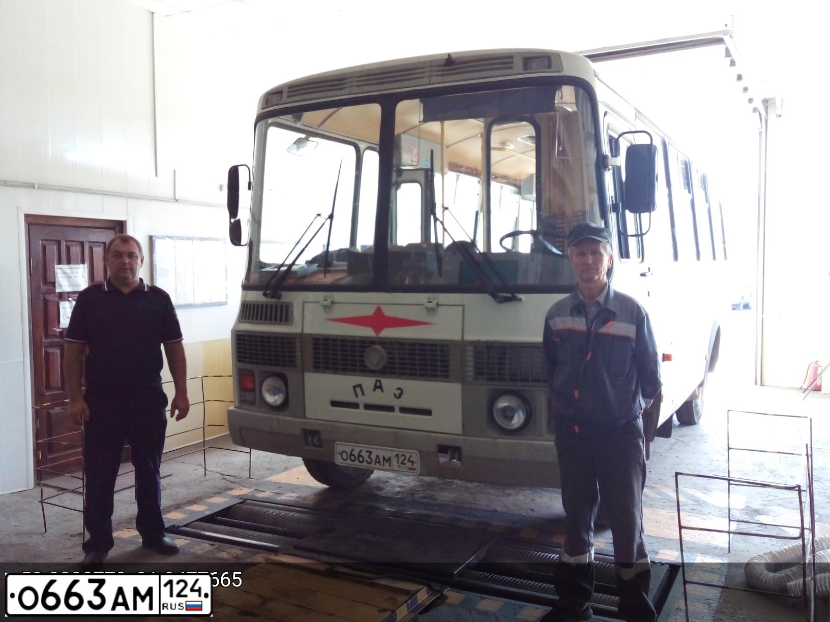 Фото автомобиля PAZ 3205, 2009 — госномер О663АМ124. Цвет: Белый