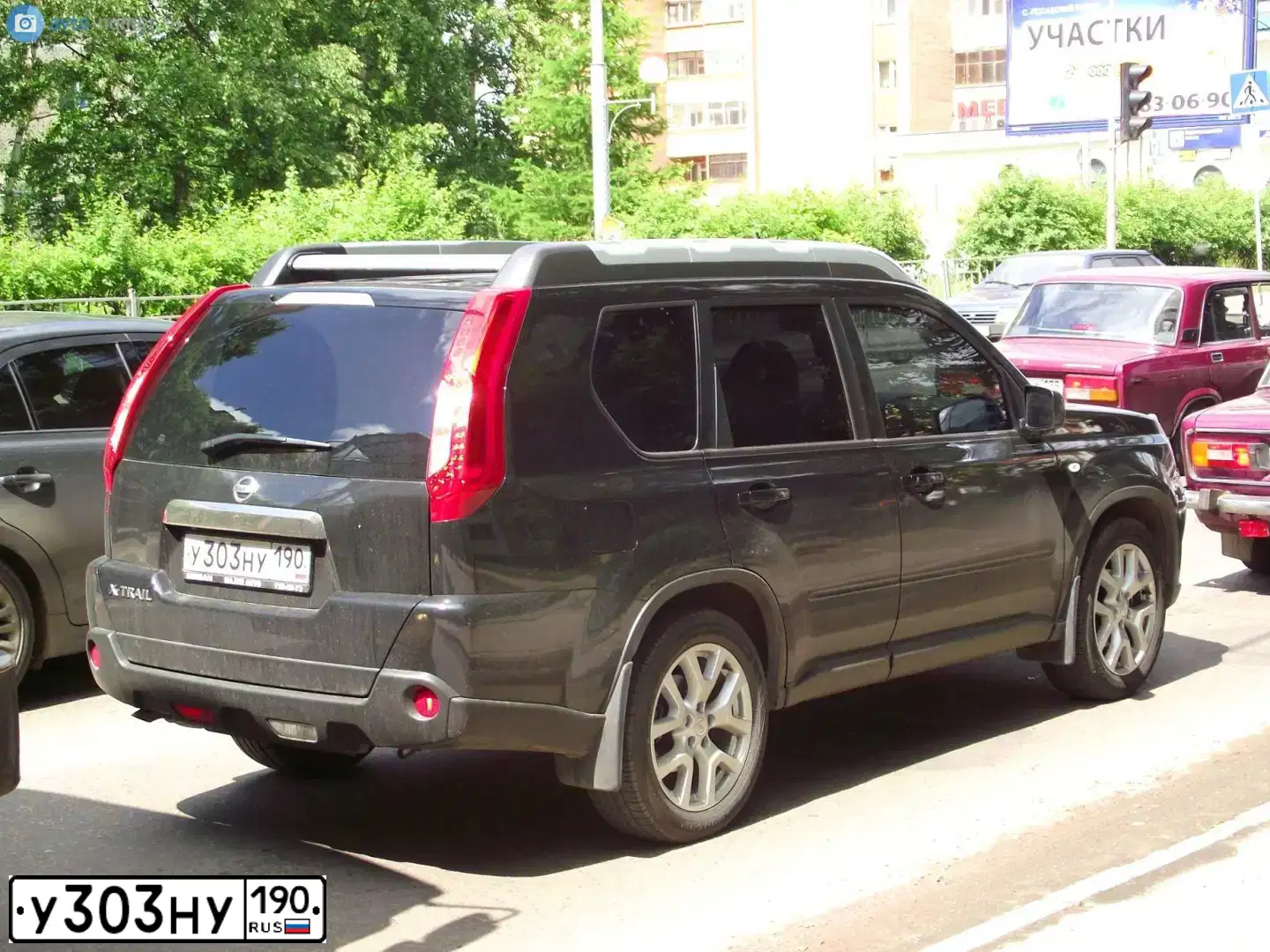 Фото автомобиля NISSAN X-TRAIL, 2011 — госномер К682ЕМ138. Цвет: ЧЕРНЫЙ