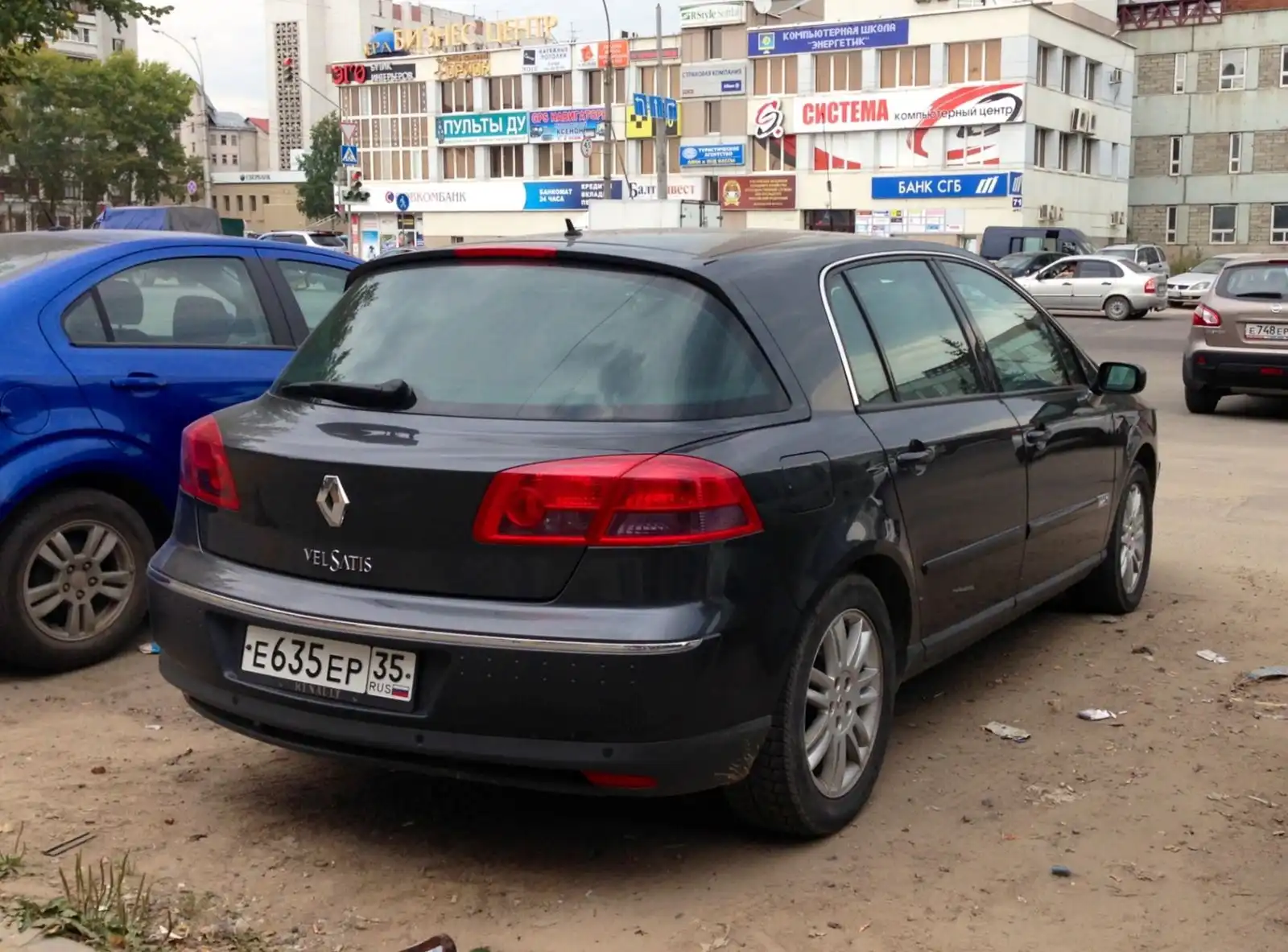 Фото автомобиля RENAULT VEL SATIS, 2002 — госномер Е635ЕР35. Цвет: СЕРЫЙ