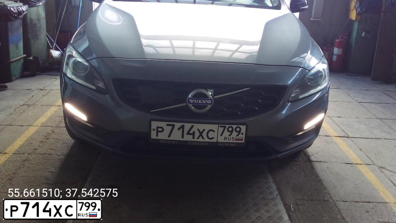 Фото автомобиля VOLVO S60, 2017 — госномер Р714ХС799. Цвет: СТАЛЬНОЙ