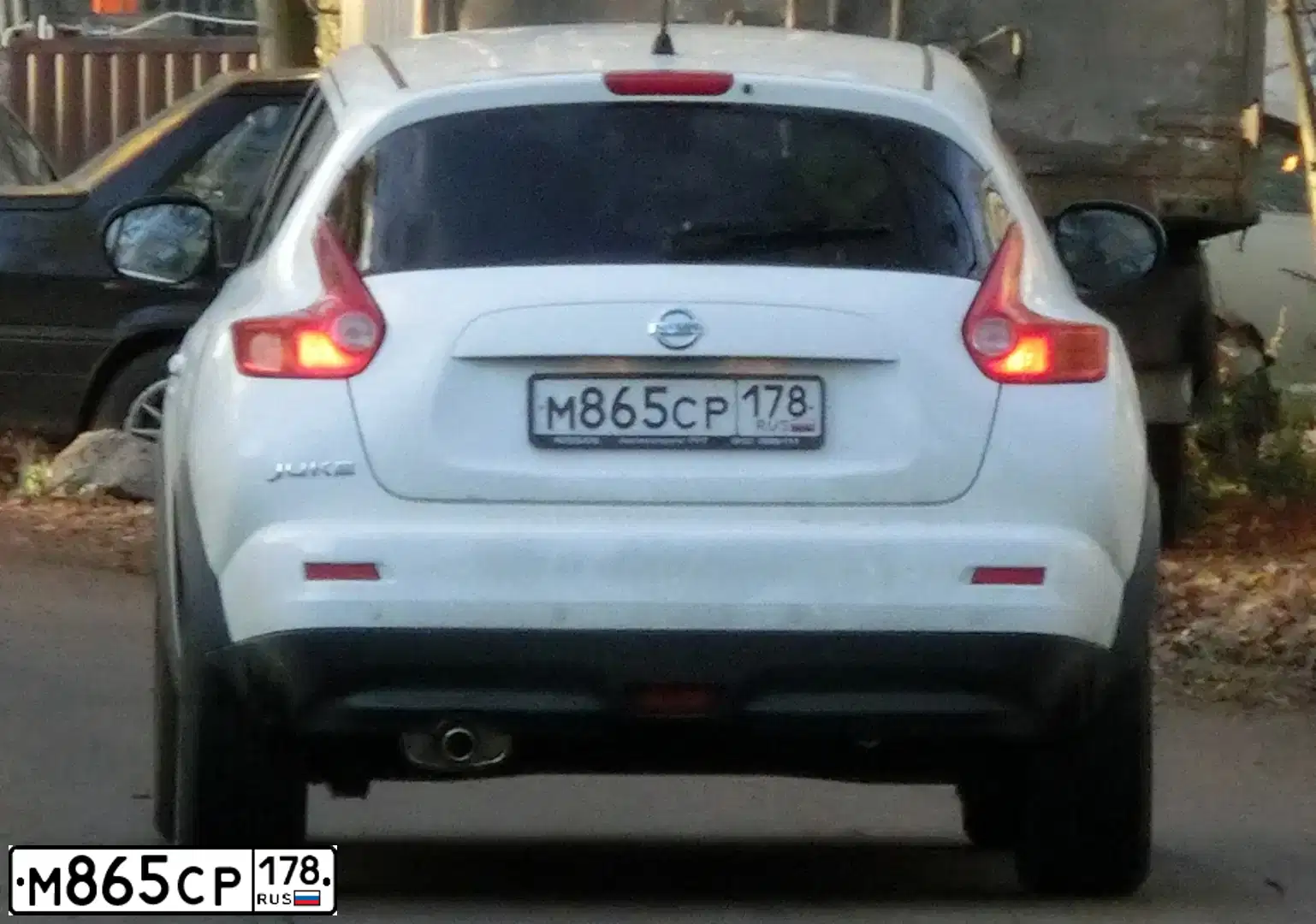 Фото автомобиля NISSAN JUKE, 2012 — госномер Е657МК198. Цвет: БЕЛЫЙ