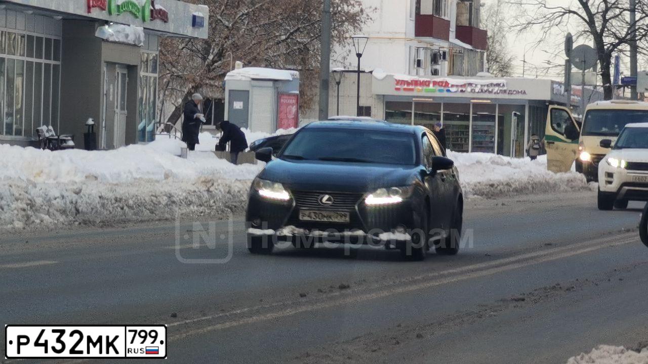 Фото автомобиля BMW SERIE 3, 2018 — госномер Н841УР799. Цвет: синий
