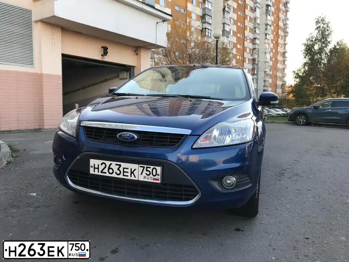 Фото автомобиля FORD FOCUS, 2008 — госномер К795ХТ750. Цвет: СИНИЙ
