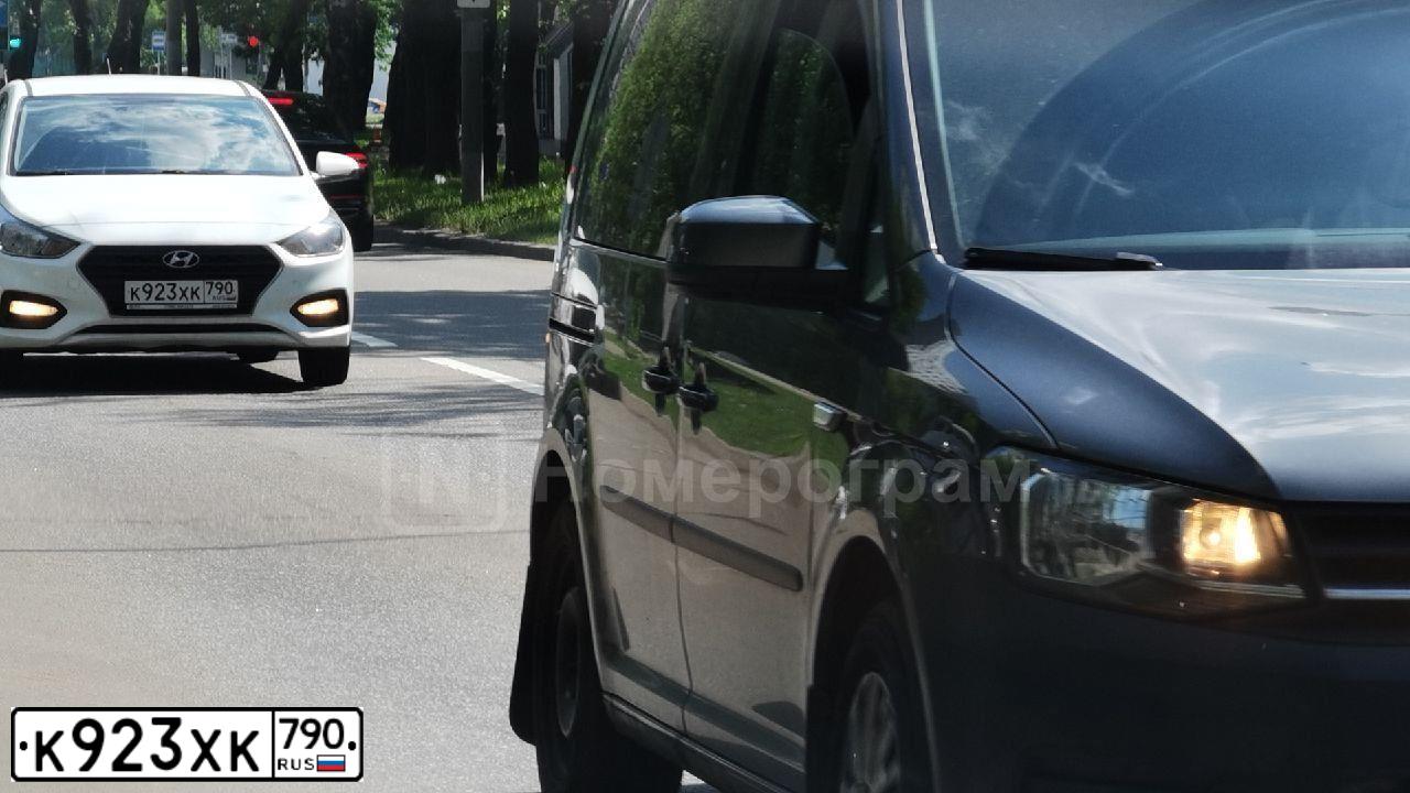 Фото автомобиля HYUNDAI SOLARIS, 2018 — госномер С227КК977. Цвет: Белый