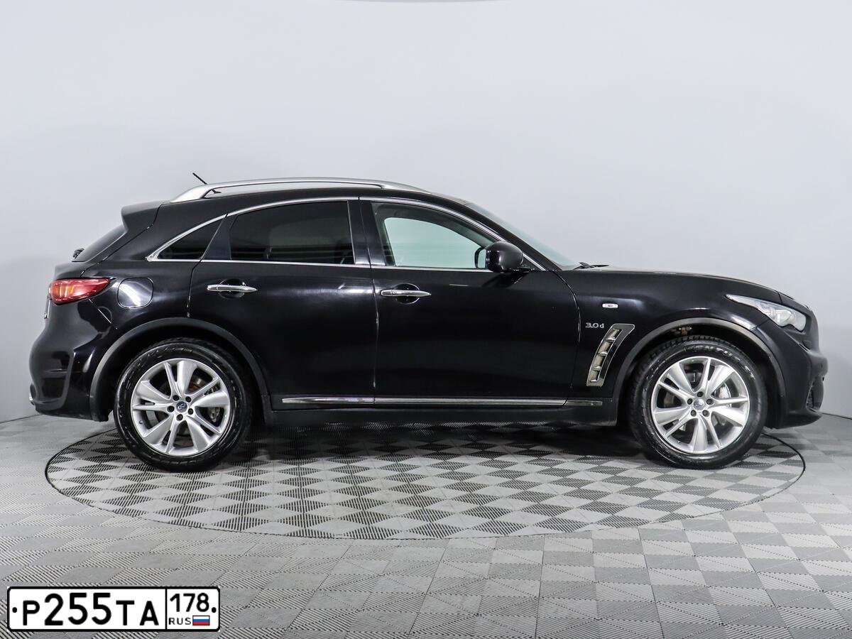 Фото автомобиля INFINITI QX70 /FX/, 2013 — госномер Р255ТА178. Цвет: ЧЕРНЫЙ