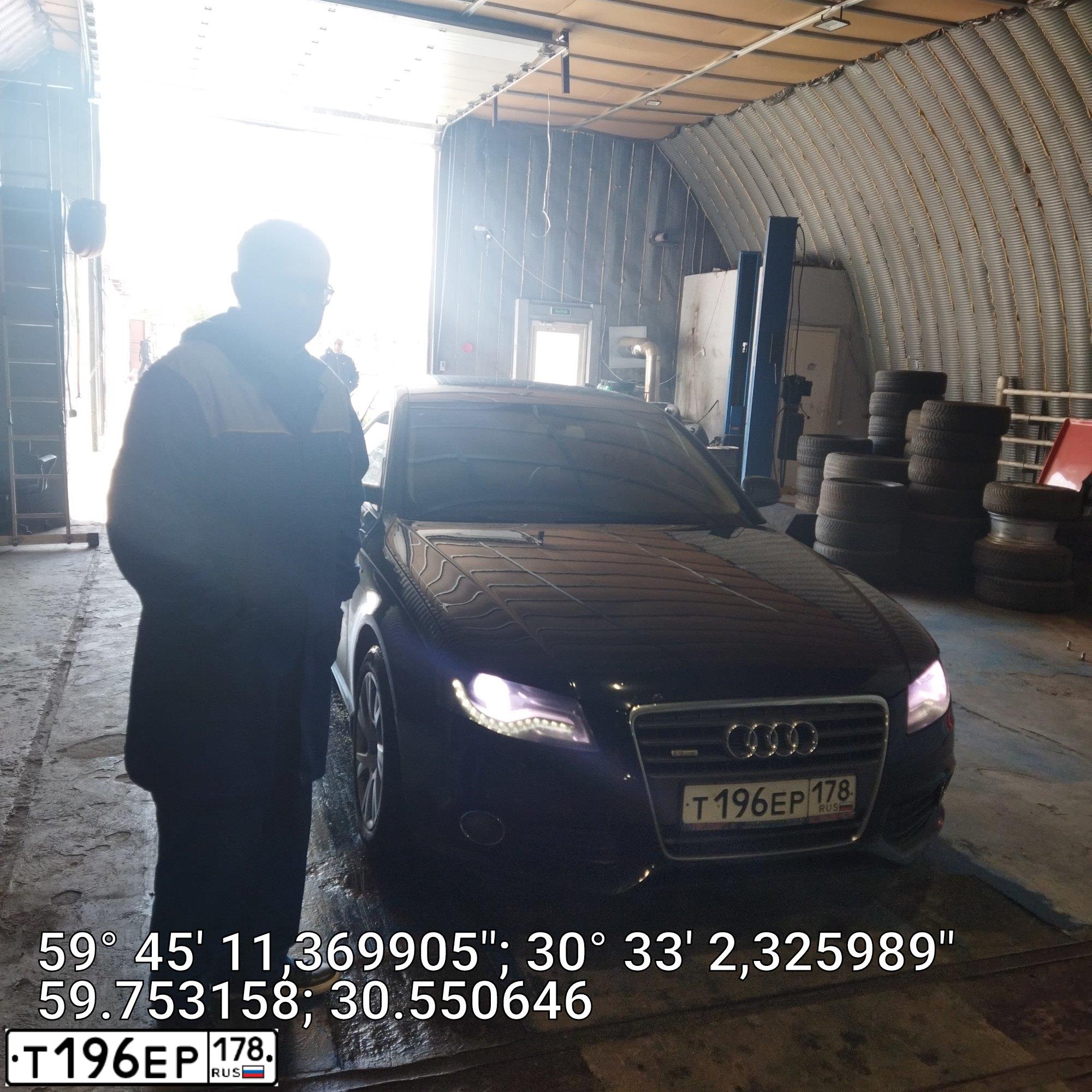 Фото автомобиля BMW SERIE 4, 2014 — госномер Т196ВР178. Цвет: СИНИЙ