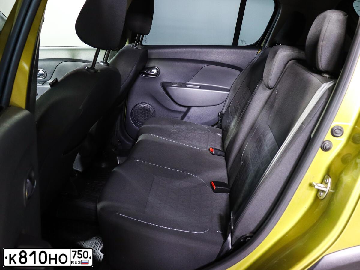 Фото автомобиля RENAULT SANDERO, 2016 — госномер Р962НХ48. Цвет: ЗОЛОТИСТО-ЗЕЛЕНЫЙ