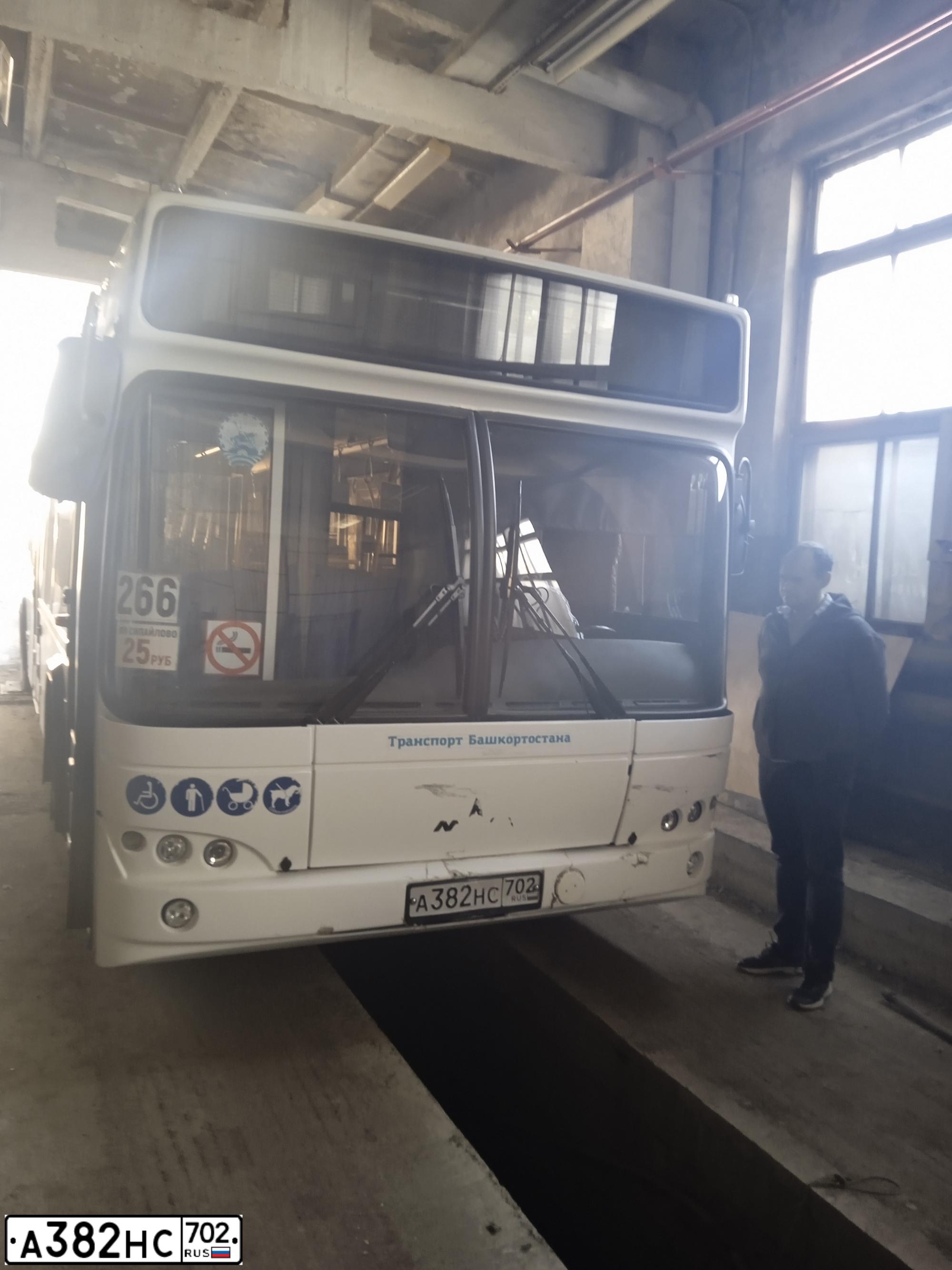 Фото автомобиля MAZ 103, 2020 — госномер А382НС702. Цвет: БЕЛЫЙ