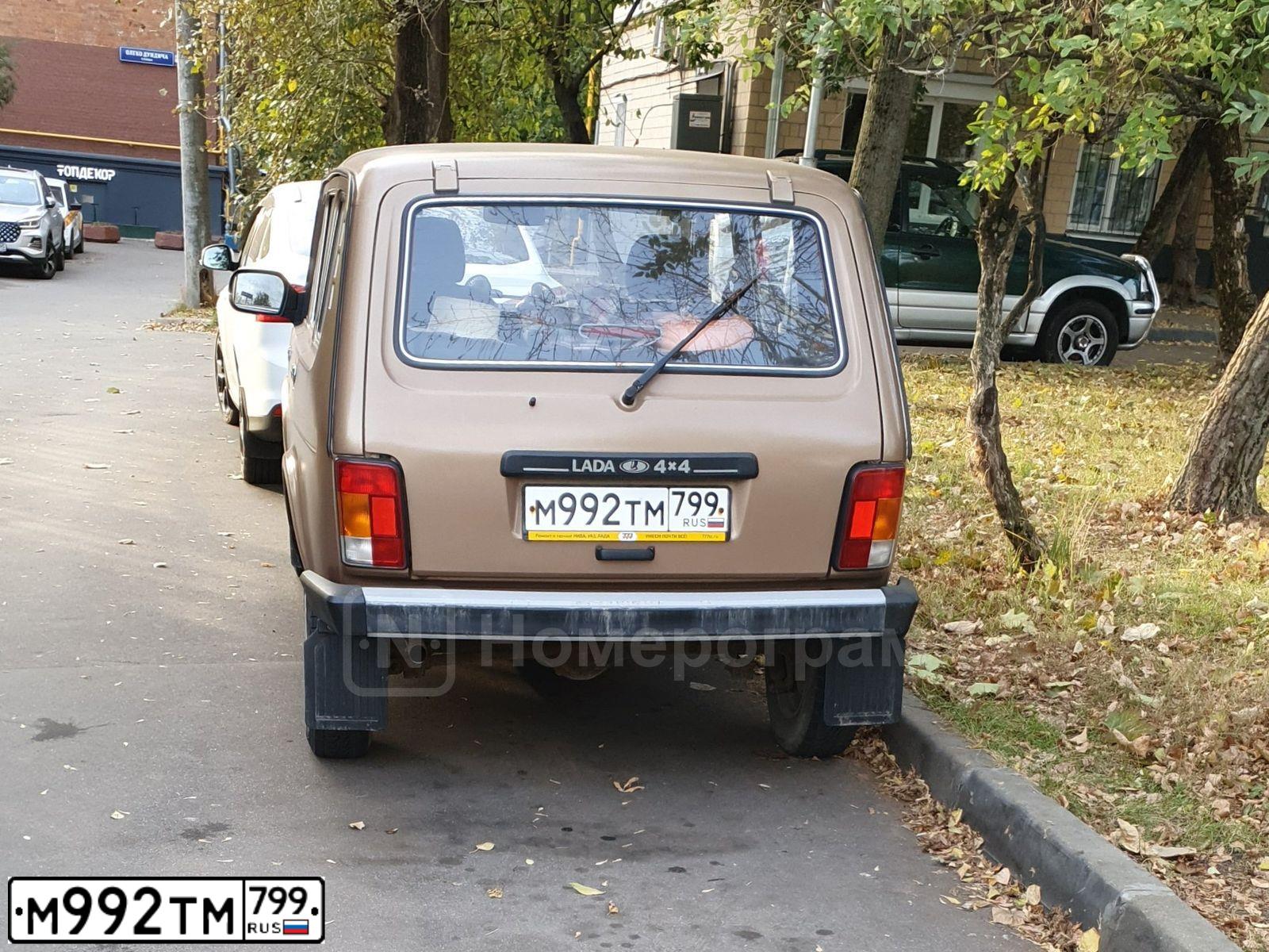 Фото автомобиля LADA 2131 NIVA, 2012 — госномер Т689ОС64. Цвет: СРЕДНИЙ СЕРО-ЗЕЛЕН