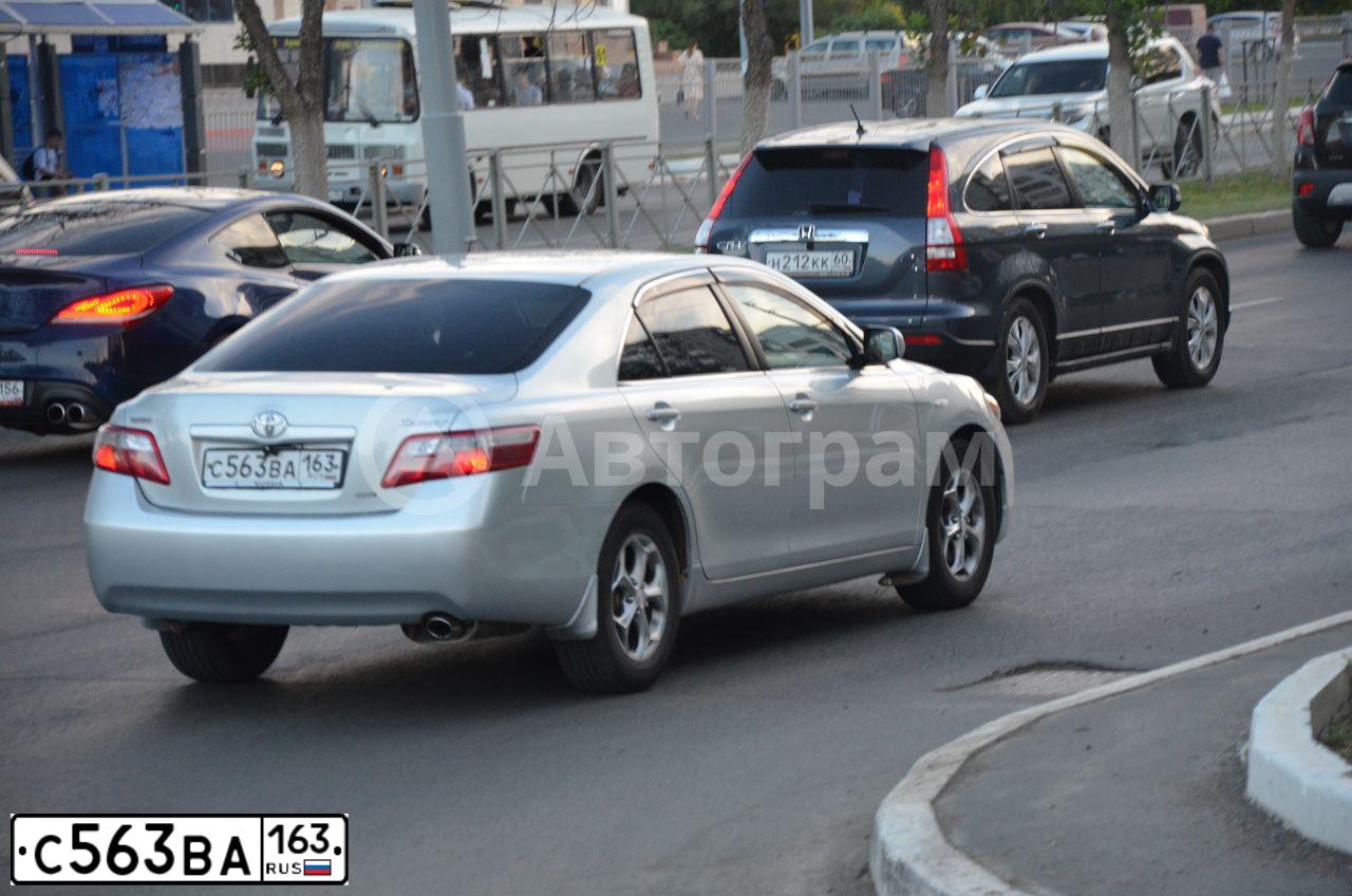 Фото автомобиля TOYOTA CAMRY, 2007 — госномер Е353АЕ156. Цвет: СЕРЕБРИСТЫЙ