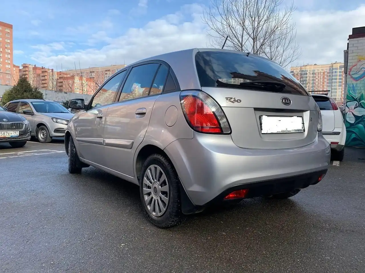 Фото автомобиля MERCEDES-BENZ A180, 2014 — госномер Е387АТ977. Цвет: Белый
