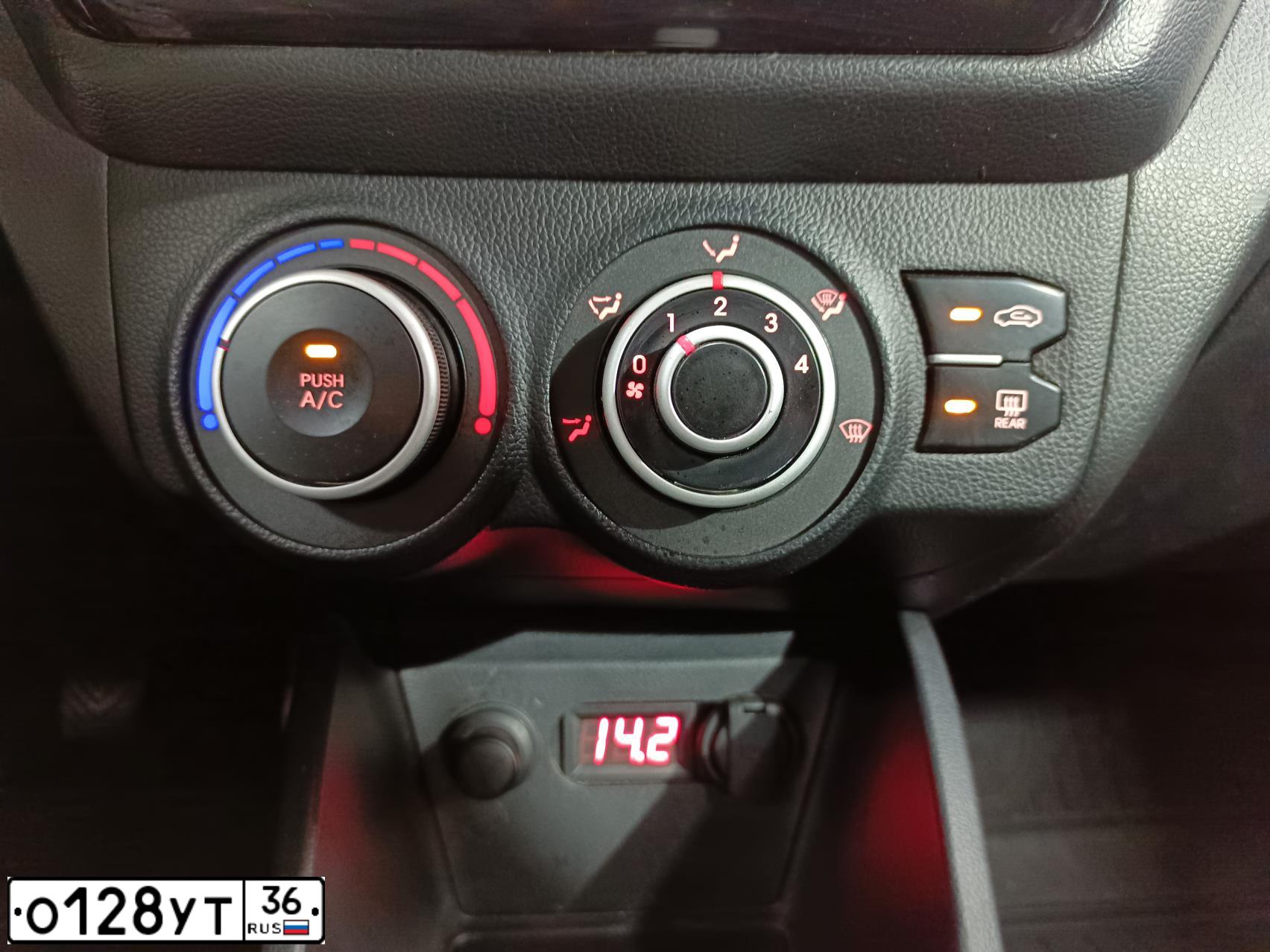 Фото автомобиля KIA RIO, 2013 — госномер С885АО46. Цвет: БЕЖЕВЫЙ