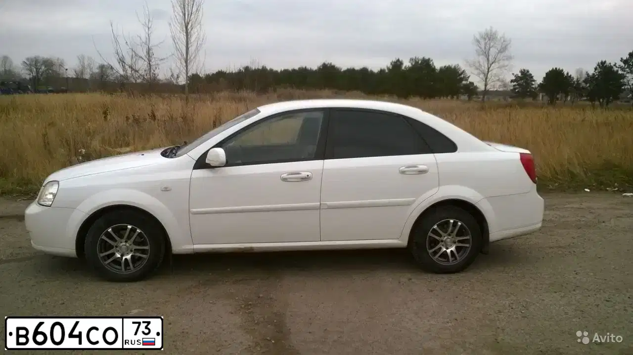 Фото автомобиля CHEVROLET LACETTI, 2009 — госномер С215ВВ73. Цвет: Белый