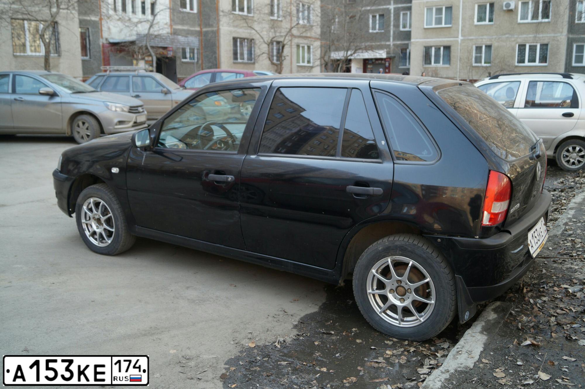 Фото автомобиля VOLKSWAGEN POINTER, 2004 — госномер А153КЕ174. Цвет: ЧЕРНЫЙ