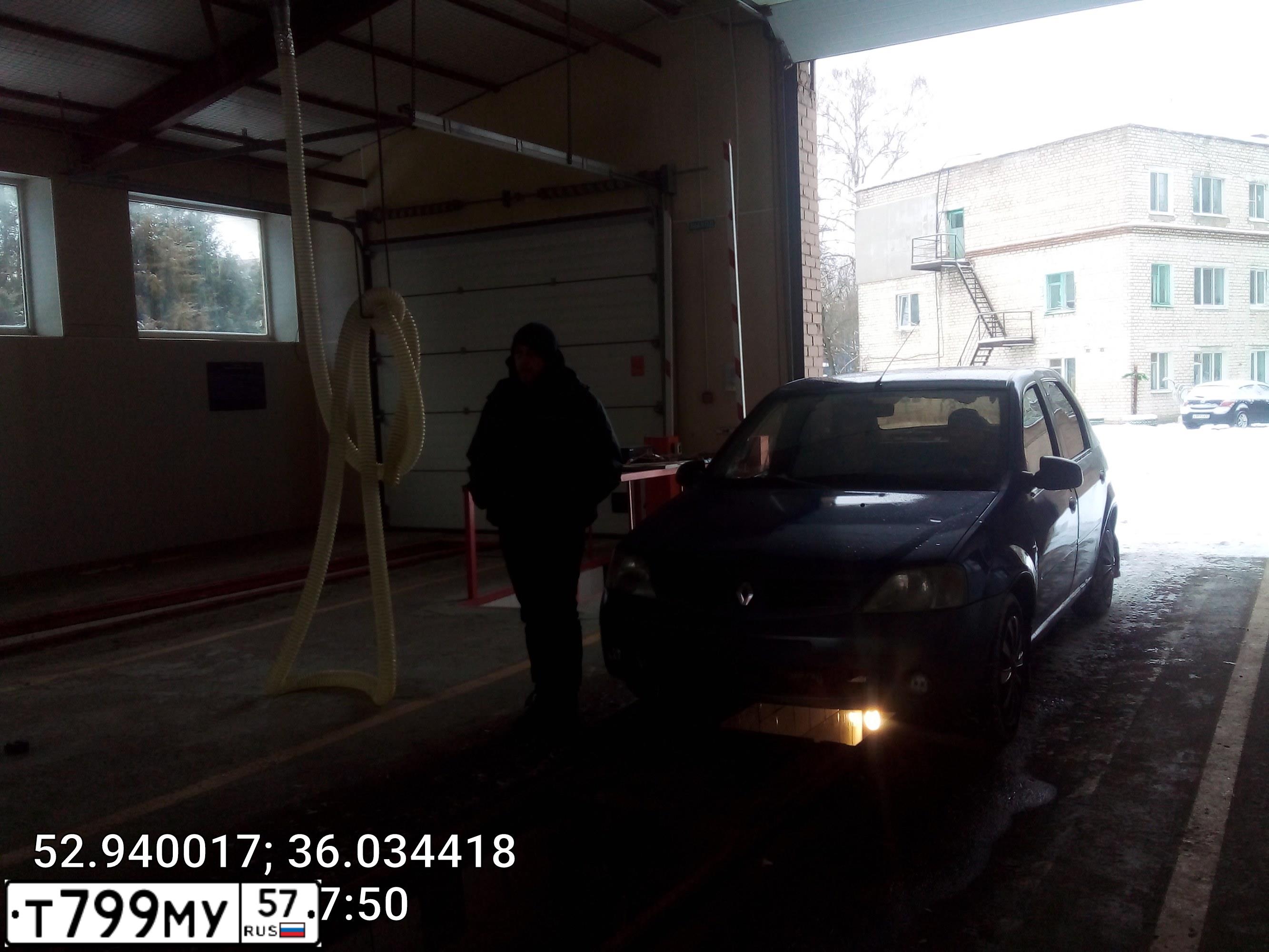 Фото автомобиля RENAULT LOGAN, 2006 — госномер Т070НК57. Цвет: СИНИЙ МЕТАЛЛИК