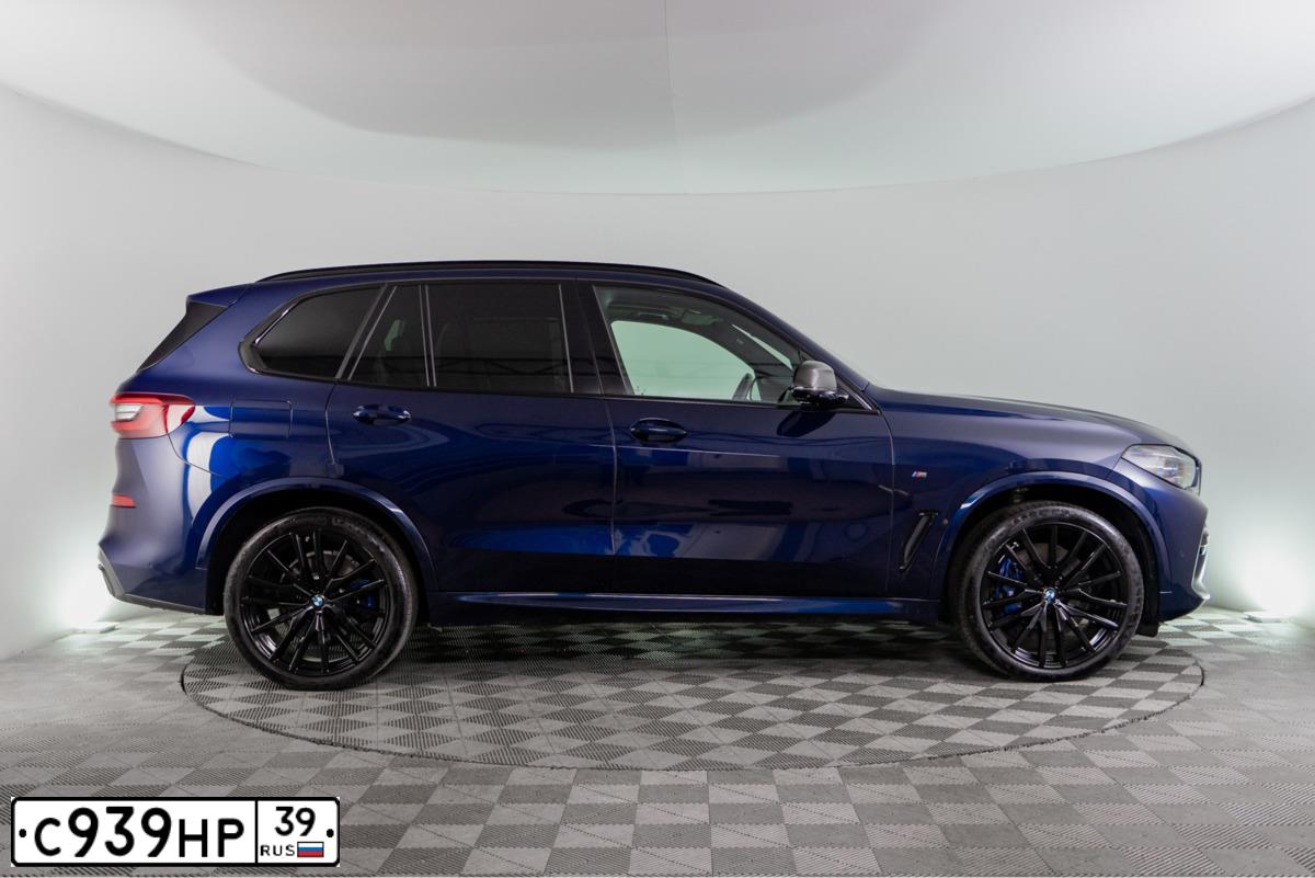 Фото автомобиля BMW X5 M50D, 2021 — госномер С201ОР198. Цвет: СИНИЙ МЕТАЛЛИК