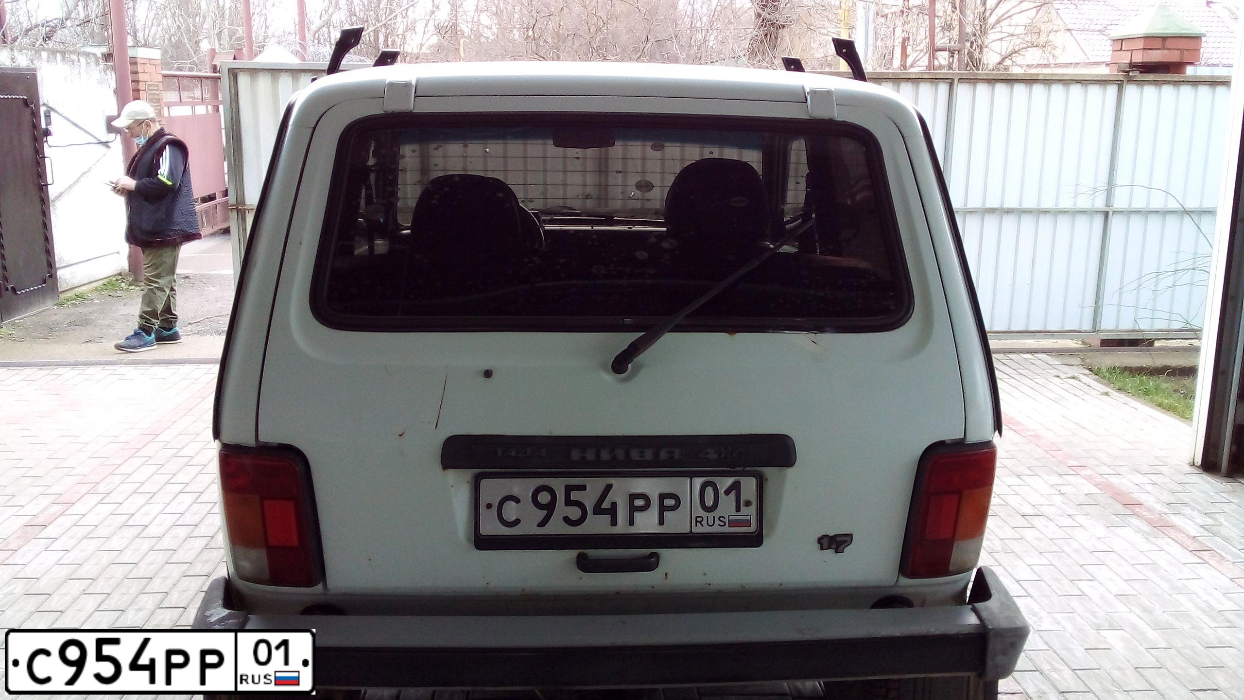 Фото автомобиля LADA 2121 NIVA, 2002 — госномер Е704НР193. Цвет: ЯРКО-БЕЛЫЙ