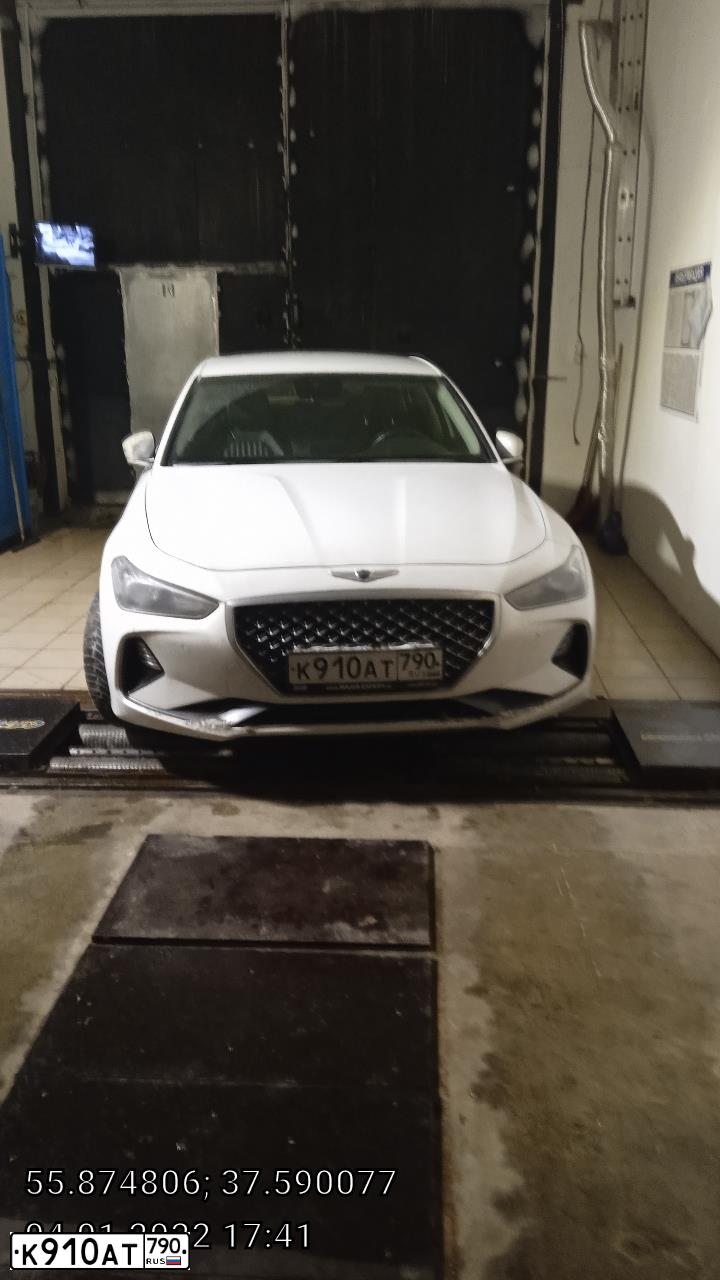 Фото автомобиля GENESIS G70, 2018 — госномер А529ЕЕ799. Цвет: Белый