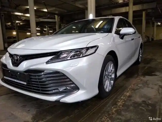 Фото автомобиля TOYOTA CAMRY, 2018 — госномер В287НТ799. Цвет: БЕЛЫЙ ПЕРЛАМУТР