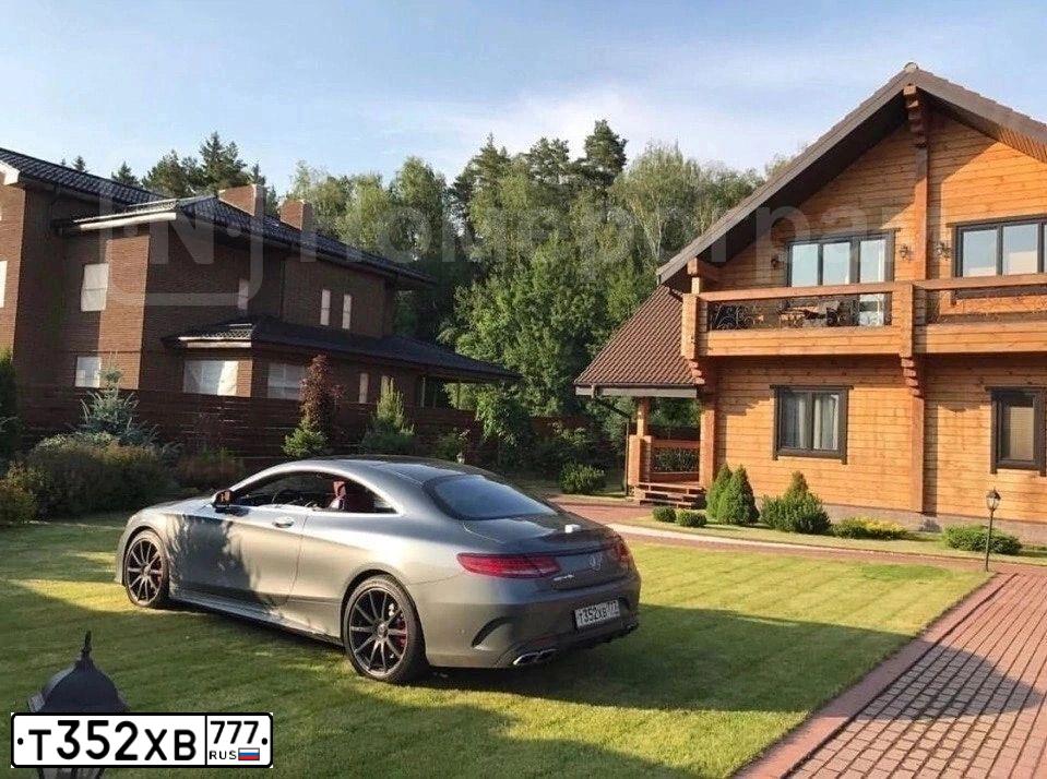 Фото автомобиля MERCEDES S-KLASSE, 2016 — госномер У001ОВ77. Цвет: Серый