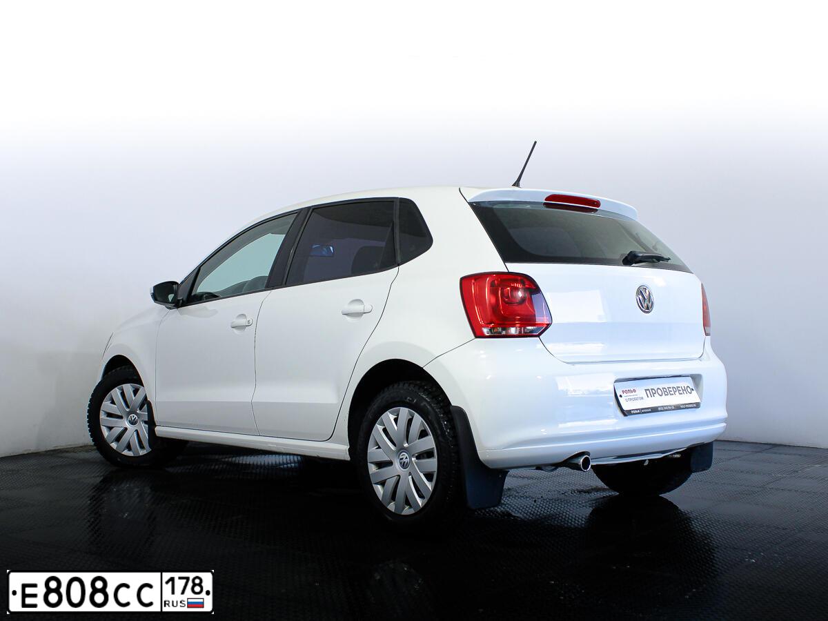 Фото автомобиля VOLKSWAGEN POLO, 2011 — госномер В848ХК147. Цвет: Белый