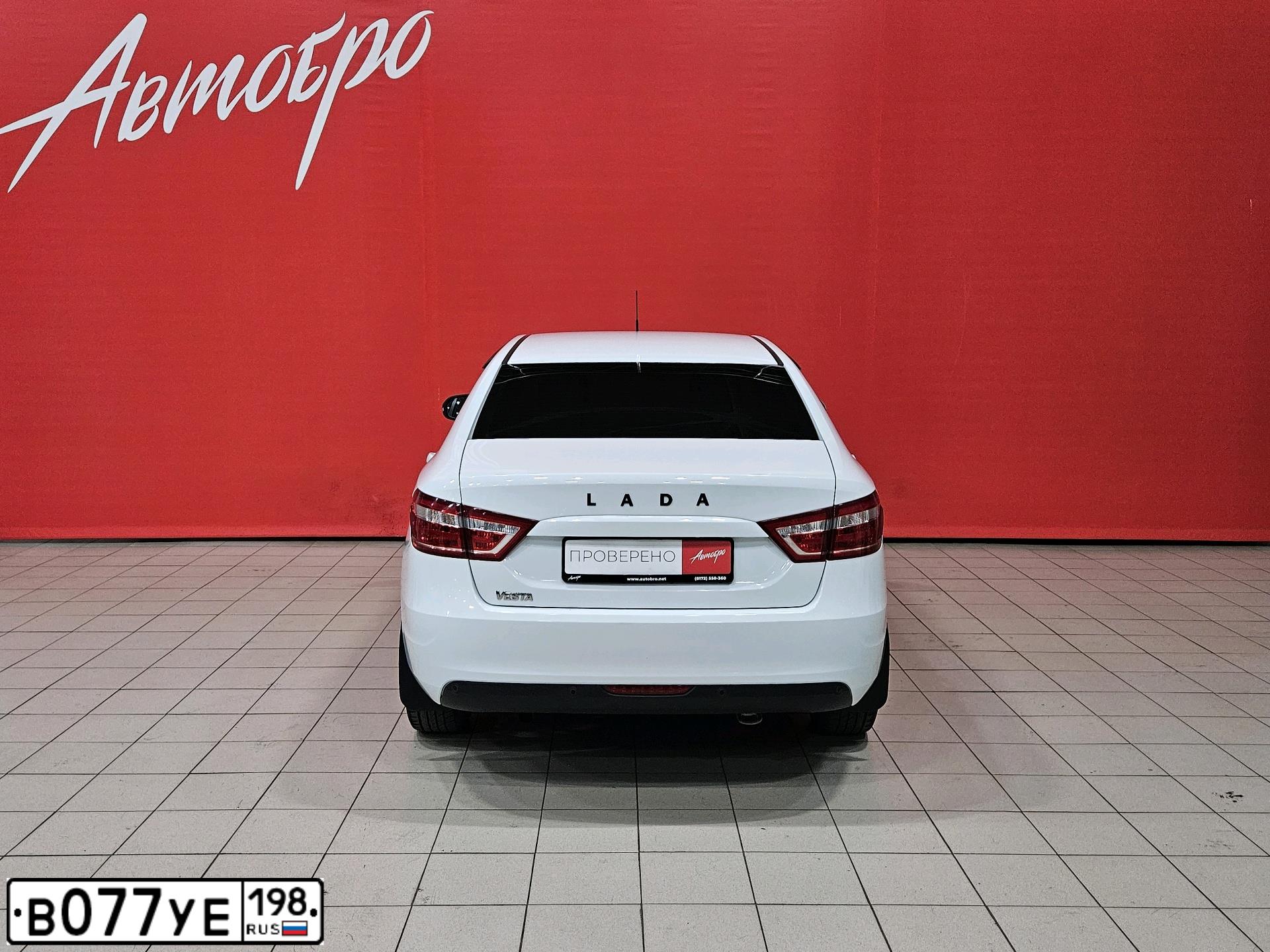 Фото автомобиля LADA VESTA, 2019 — госномер В077УЕ198. Цвет: БЕЛЫЙ