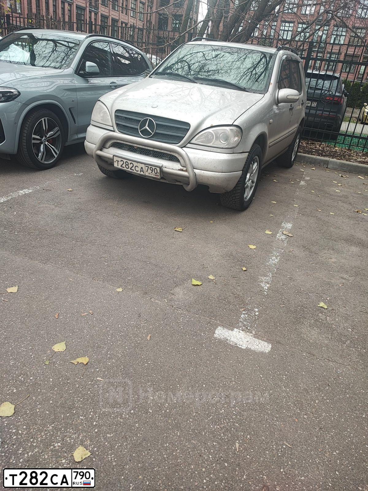 Фото автомобиля MERCEDES M-KLASSE, 2000 — госномер Х222СХ64. Цвет: БЕЛЫЙ (СЕРЕБРИСТЫЙ)
