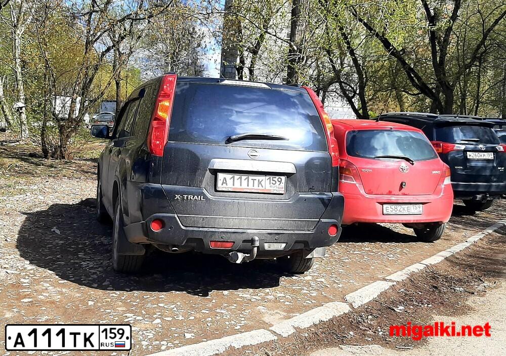 Фото автомобиля NISSAN X-TRAIL, 2008 — госномер В316МХ159. Цвет: ЧЕРНЫЙ