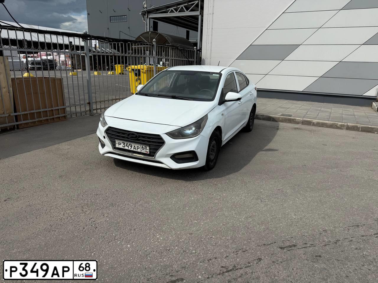 Фото автомобиля HYUNDAI SOLARIS, 2020 — госномер Р349АР68. Цвет: БЕЛЫЙ-ЖЕЛТЫЙ-СЕРЫЙ