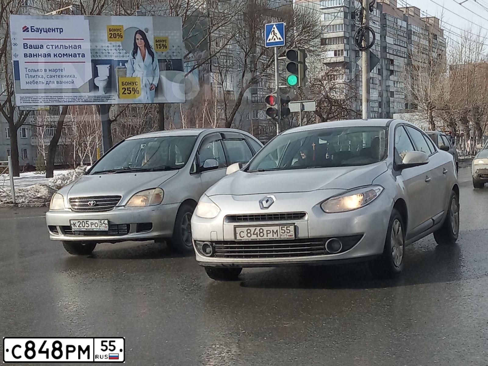Фото автомобиля RENAULT FLUENCE, 2013 — госномер С848РМ55. Цвет: СВЕТЛО-СЕРЫЙ