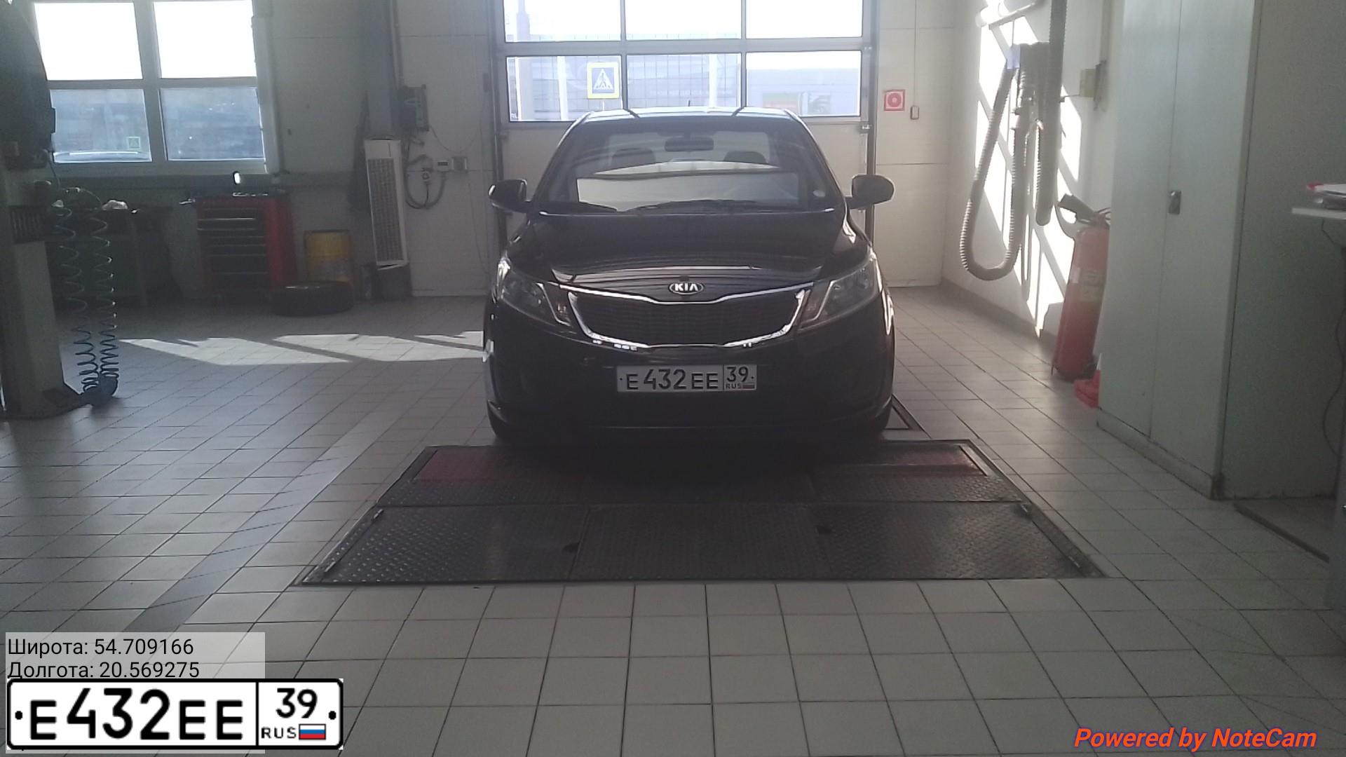 Фото автомобиля KIA RIO, 2013 — госномер Е432ЕЕ39. Цвет: ЧЕРНЫЙ