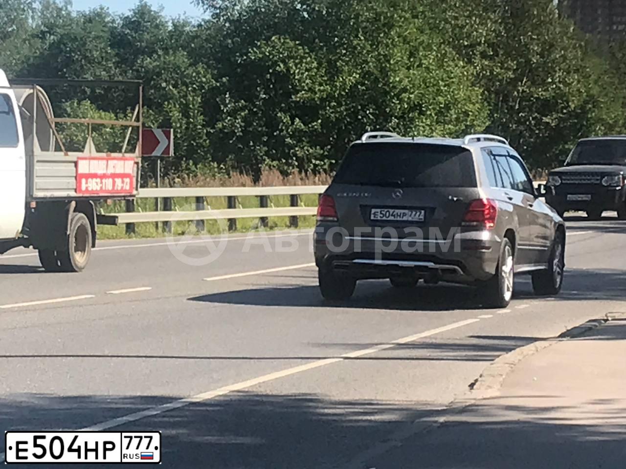 Фото автомобиля MERCEDES GLK-KLASSE, 2013 — госномер Е504НР777. Цвет: СЕРЫЙ