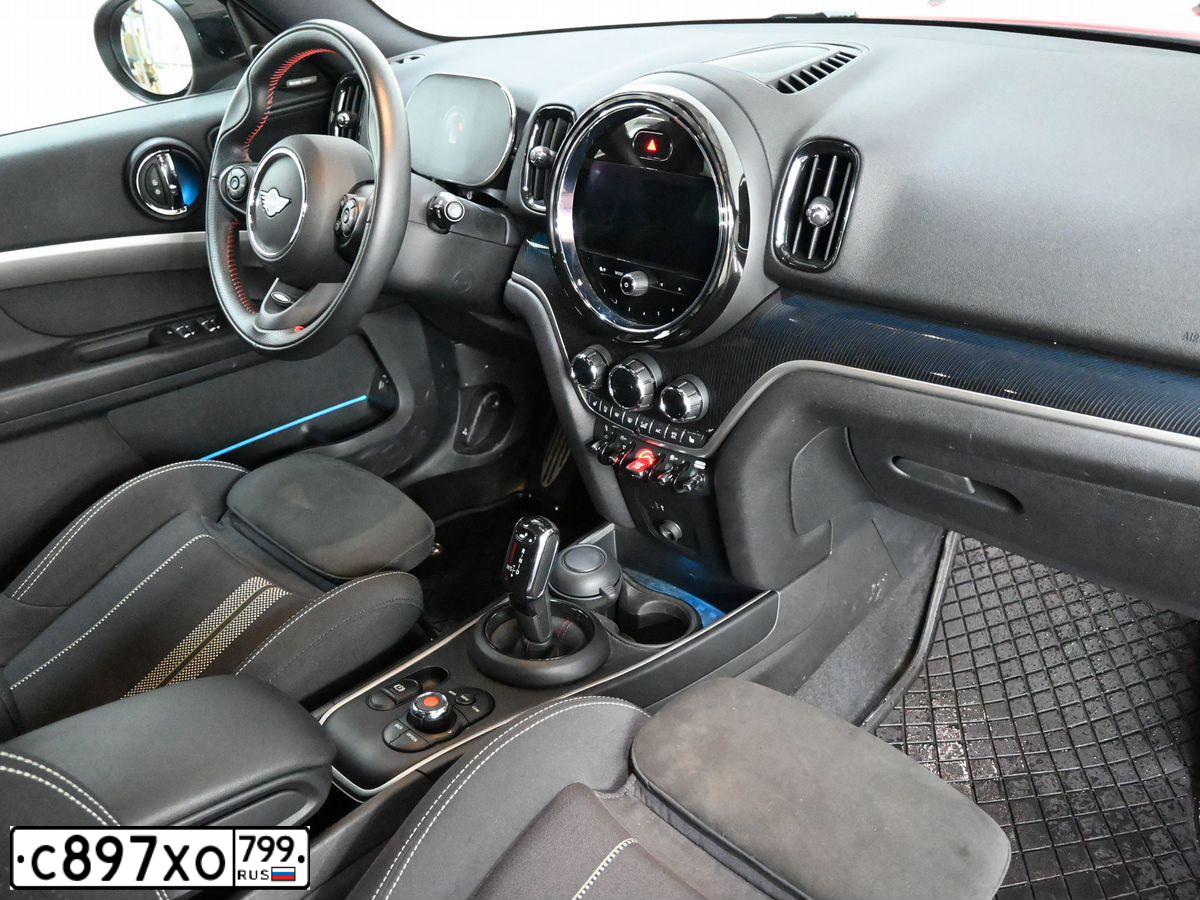 Фото автомобиля MINI COUNTRYMAN JCW ALL4, 2021 — госномер С392МК40. Цвет: КРАСНЫЙ ЧЕРНЫЙ